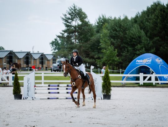 Zawody regionalne i towarzyskie w skokach przez przeszkody (zdjęcia)