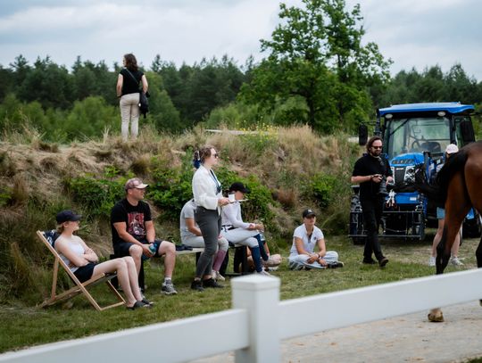 Zawody regionalne i towarzyskie w skokach przez przeszkody (zdjęcia)