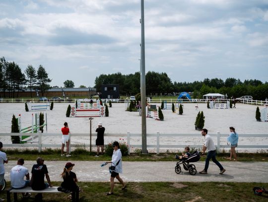 Zawody regionalne i towarzyskie w skokach przez przeszkody (zdjęcia)