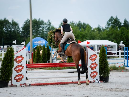 Zawody regionalne i towarzyskie w skokach przez przeszkody (zdjęcia)