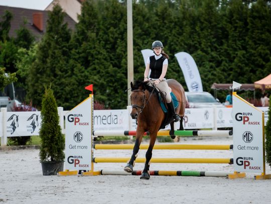 Zawody regionalne i towarzyskie w skokach przez przeszkody (zdjęcia)
