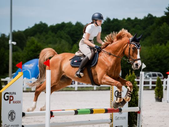 Zawody regionalne i towarzyskie w skokach przez przeszkody (zdjęcia)