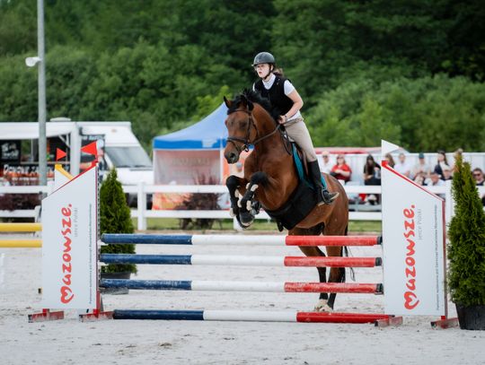 Zawody regionalne i towarzyskie w skokach przez przeszkody (zdjęcia)