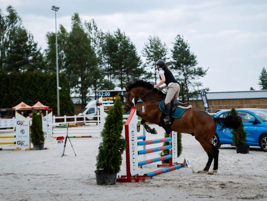 Zawody regionalne i towarzyskie w skokach przez przeszkody (zdjęcia)