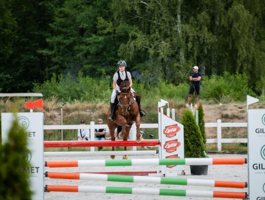 Zawody regionalne i towarzyskie w skokach przez przeszkody (zdjęcia)