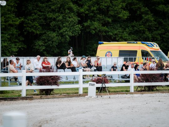 Zawody regionalne i towarzyskie w skokach przez przeszkody (zdjęcia)