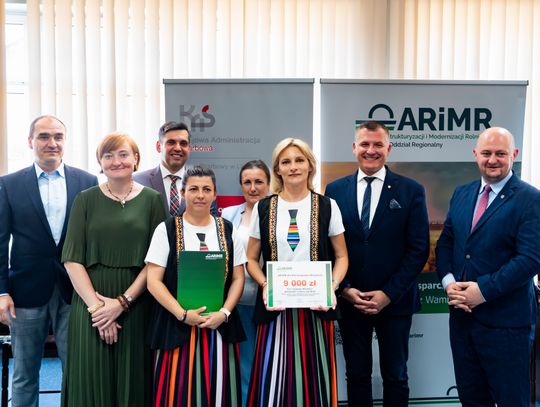 Wręczenie czeków dla Kół Gospodyń Wiejskich z powiatu lipskiego (zdjęcia)