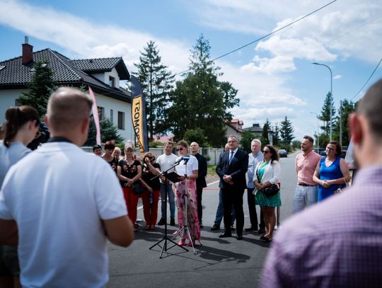 Uroczyste otwarcie nowo wybudowanej ulicy Dzielnicowej w Makowie (zdjęcia)