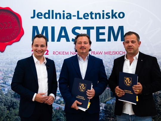Podpisanie umowy na budowę żłobka w Jedlni Letnisko (zdjęcia)