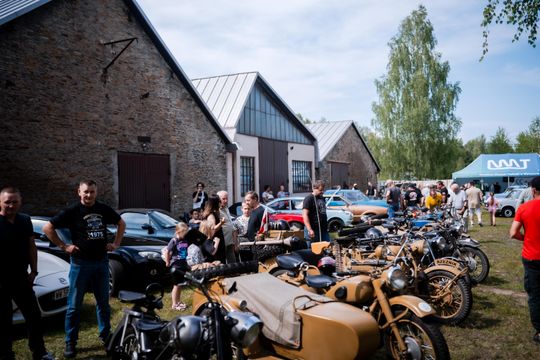 BM105477.jpg BM105477.jpg