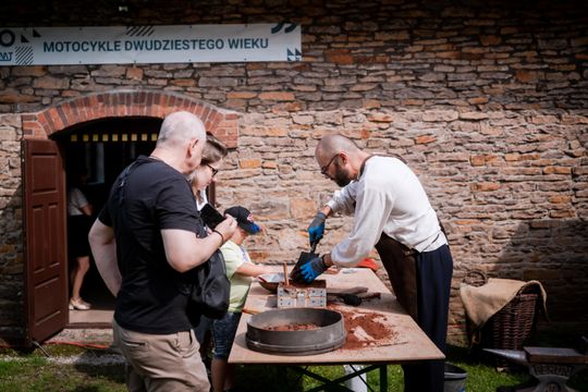 BM105486.jpg BM105486.jpg