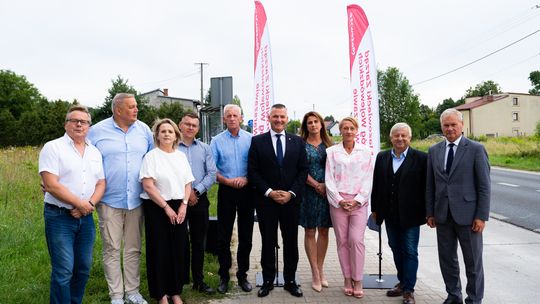 Otwarcie nowego odcinka trasy DW740 (zdjęcia) Otwarcie nowego odcinka trasy DW740 (zdjęcia)