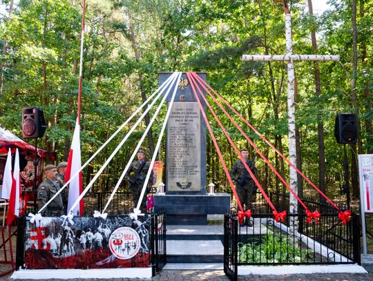 Obchody 81. rocznicy pacyfikacji wsi Podsuliszka (zdjęcia) Obchody 81. rocznicy pacyfikacji wsi Podsuliszka (zdjęcia)