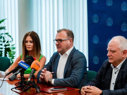 Porozumienie pomiędzy miastem a związkami zawodowymi - konferencja (zdjęcia) Porozumienie pomiędzy miastem a związkami zawodowymi - konferencja (zdjęcia)