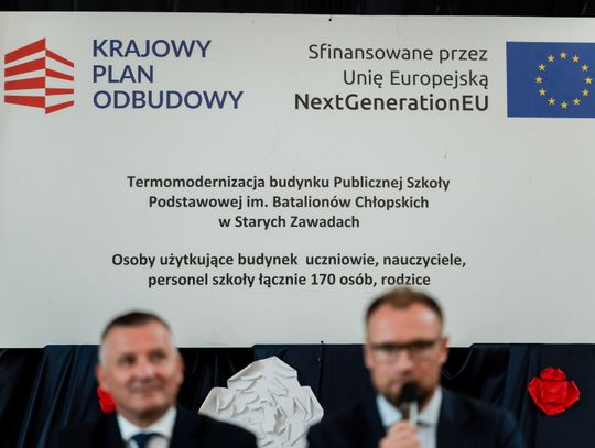 Podpisanie umowy na termomodernizację szkoły w Starych Zawadach (zdjęcia)