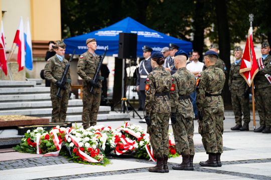 Obchody 86. rocznicy wybuchu II wojny światowej (zdjęcia) Obchody 86. rocznicy wybuchu II wojny światowej (zdjęcia)