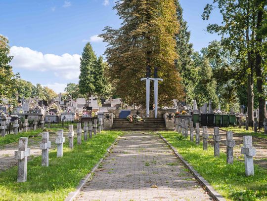 Pomnik poświęcony polskim żołnierzom poległym we wrześniu 1939 r. (zdjęcia)