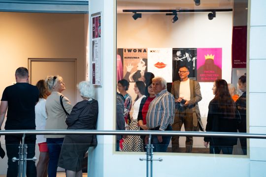 Opętani Literaturą - otwarcie wystawy plakatu „Iwona, księżniczka Burgunda” (zdjęcia) Opętani Literaturą - otwarcie wystawy plakatu „Iwona, księżniczka Burgunda” (zdjęcia)
