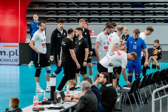 czarni 121.jpg czarni 121.jpg