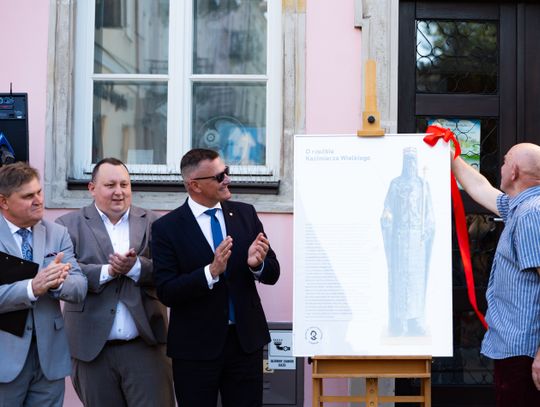 Uroczyste odsłonięcie rzeźby Kazimierza Wielkiego przy dpmu Gąski i Esterki (zdjęcia)
