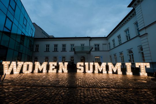 women1 001.jpg women1 001.jpg