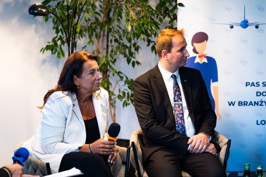 Konferencja pt. „Kadry dla lotnictwa – rola szkoleń i edukacji w rozwoju branży” (zdjęcia) Konferencja pt. „Kadry dla lotnictwa – rola szkoleń i edukacji w rozwoju branży” (zdjęcia)