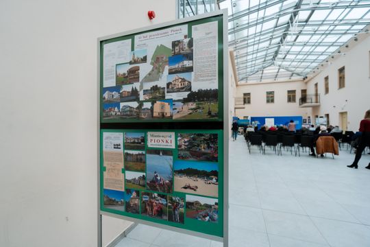 Otwarcie wystawy jubileuszowej 50 lat pracy architekta Bogusława Bluma-Ochońskiego 005.jpg