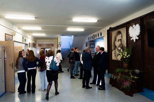 Jubileusz 120 lecia istnienia szkoły IV Liceum Ogólnokształcącego im. Chałubińskiego - spacer po szkole (zdjęcia)