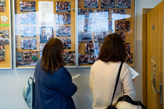 Jubileusz 120 lecia istnienia szkoły IV Liceum Ogólnokształcącego im. Chałubińskiego - spacer po szkole (zdjęcia)