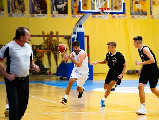 Jubileusz 120 lecia istnienia IV LO im. dra Tytusa Chałubińskiego - mecz koszykówki (zdjęcia)