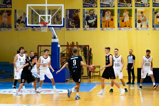 Jubileusz 120 lecia istnienia IV LO im. dra Tytusa Chałubińskiego - mecz koszykówki (zdjęcia)
