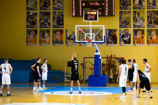 Jubileusz 120 lecia istnienia IV LO im. dra Tytusa Chałubińskiego - mecz koszykówki (zdjęcia)