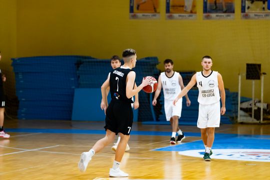 Jubileusz 120 lecia istnienia IV LO im. dra Tytusa Chałubińskiego - mecz koszykówki (zdjęcia)