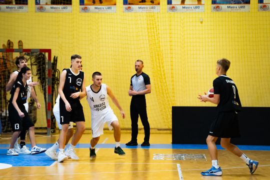 Jubileusz 120 lecia istnienia IV LO im. dra Tytusa Chałubińskiego - mecz koszykówki (zdjęcia)