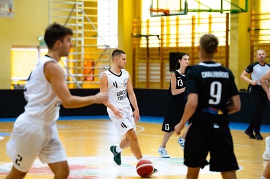 Jubileusz 120 lecia istnienia IV LO im. dra Tytusa Chałubińskiego - mecz koszykówki (zdjęcia)