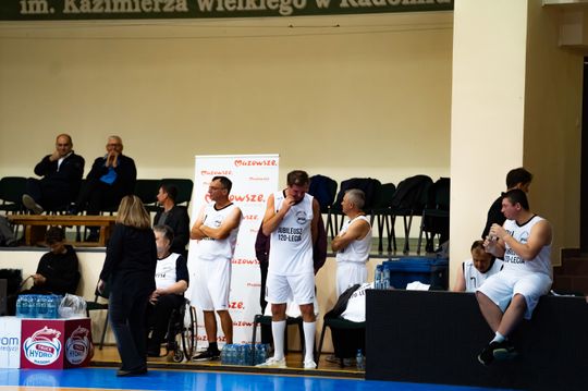 Jubileusz 120 lecia istnienia IV LO im. dra Tytusa Chałubińskiego - mecz koszykówki (zdjęcia)