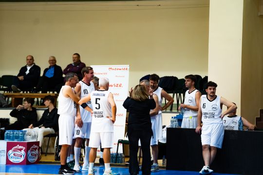 Jubileusz 120 lecia istnienia IV LO im. dra Tytusa Chałubińskiego - mecz koszykówki (zdjęcia)