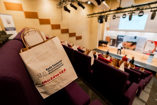 Rola liderów społeczności lokalnych w zakresie działań na rzecz osób starszych 001.jpg