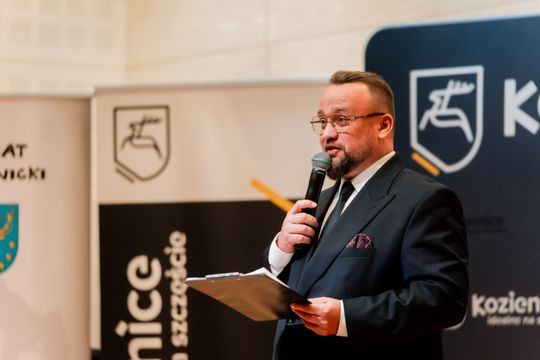 Rola liderów społeczności lokalnych w zakresie działań na rzecz osób starszych 010.jpg Rola liderów społeczności lokalnych w zakresie działań na rzecz osób starszych 010.jpg