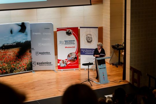 Rola liderów społeczności lokalnych w zakresie działań na rzecz osób starszych 030.jpg Rola liderów społeczności lokalnych w zakresie działań na rzecz osób starszych 030.jpg