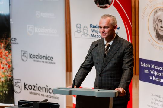 Rola liderów społeczności lokalnych w zakresie działań na rzecz osób starszych 046.jpg