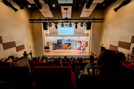 Rola liderów społeczności lokalnych w zakresie działań na rzecz osób starszych 050.jpg Rola liderów społeczności lokalnych w zakresie działań na rzecz osób starszych 050.jpg