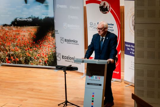 Rola liderów społeczności lokalnych w zakresie działań na rzecz osób starszych 048.jpg