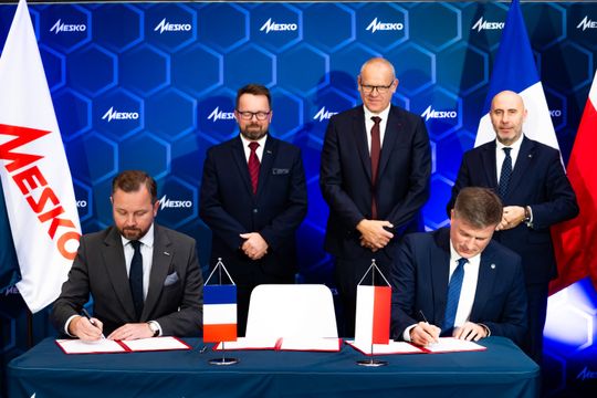 Podpisanie porozumienia o współpracy pomiędzy PGZ S.A., MESKO S.A. a EURENCO (zdjęcia) Podpisanie porozumienia o współpracy pomiędzy PGZ S.A., MESKO S.A. a EURENCO (zdjęcia)