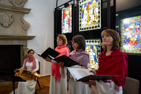 Wernisaż wystawy „Muzyka światła. Witraż. Od artefaktu do metafizyki” (zdjęcia) Wernisaż wystawy „Muzyka światła. Witraż. Od artefaktu do metafizyki” (zdjęcia)