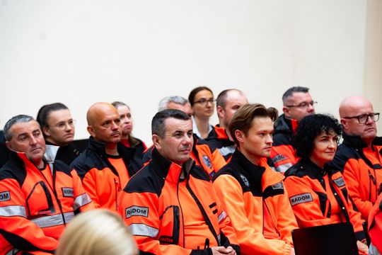 Uroczystość zakończenia szkolenia z samoobrony dla ratowników medycznych „Bezpieczny Radom – bezpieczny Ratownik II” (zdjęcia)