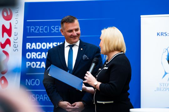 Uroczystość zakończenia szkolenia z samoobrony dla ratowników medycznych „Bezpieczny Radom – bezpieczny Ratownik II” (zdjęcia)