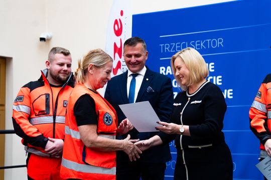 Uroczystość zakończenia szkolenia z samoobrony dla ratowników medycznych „Bezpieczny Radom – bezpieczny Ratownik II” (zdjęcia)