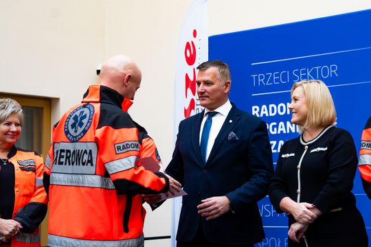 Uroczystość zakończenia szkolenia z samoobrony dla ratowników medycznych „Bezpieczny Radom – bezpieczny Ratownik II” (zdjęcia)