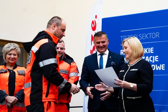 Uroczystość zakończenia szkolenia z samoobrony dla ratowników medycznych „Bezpieczny Radom – bezpieczny Ratownik II” (zdjęcia)